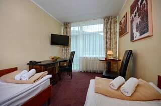 Курортные отели Mazowsze Medi Spa Устронь Стандартный двухместный номер с 1 кроватью или 2 отдельными кроватями-1